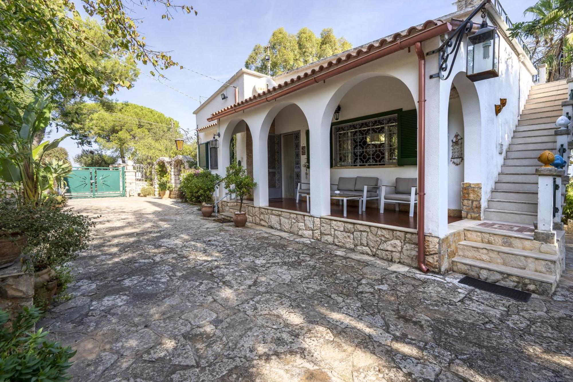 Villa Massa Depandance Полиняно а Маре Екстериор снимка